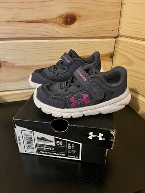 Under Armour Velcro Lightweight Sneaker Toddler Size 6